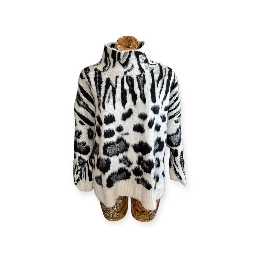 TopShop Sweater turtleneck animal print small 4 / 6